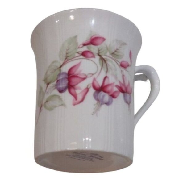 Vintage Royal Devon Bone China Tea Mugs Floral Decorations Ribbed with Gold Rims - Picture 10 of 12
